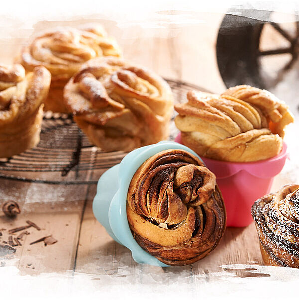 Rezept für Schokoladen und Zimt Cruffins. Cruffins sind eine Kreuzung aus Croissants und Muffins