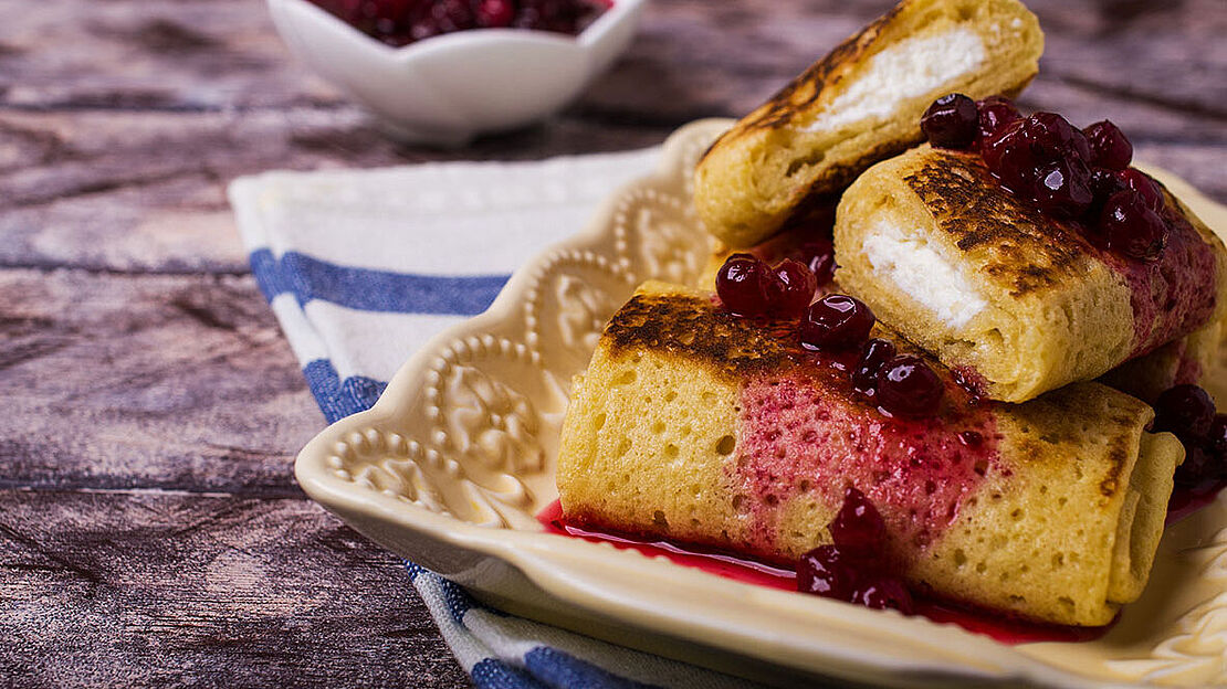 Rezept für Pfannkuchen gefüllt mit Frischkäse und Beeren 