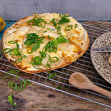 Rezept für Flammkuchen mit Saint Agur Creme und Birnen