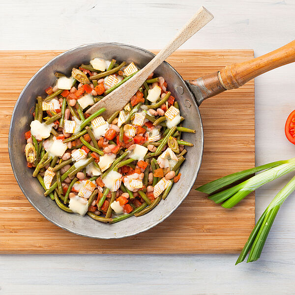 Buntes Bohnengemüse Rezept mit Saint Albray Käse- Verschiedene Bohnenvariationen mit Tomaten