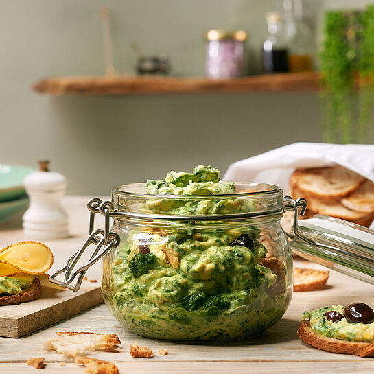 Rezept für Brotchips mit Spinatcreme