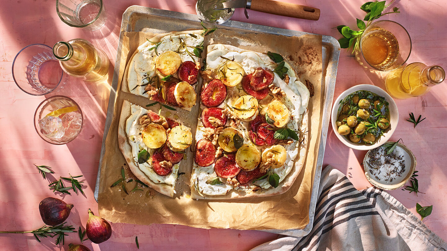 Flammkuchen mit Ziegenkäse und Feigen