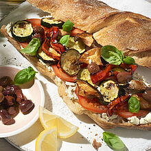 landbaguette mit bresso portionen 3 sorten pfeffer mit grillgemuese