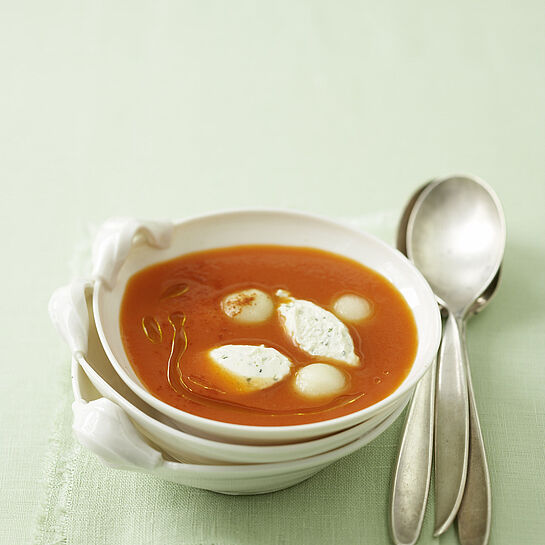 Paprika-Melonensuppe mit Käsenocken - genussvoll kochen