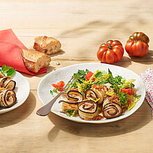 Raffinierte Auberginenröllchen mit mediterraner Bresso-Creme. Eine außergewöhnliche Vorspeise für den Sommer.