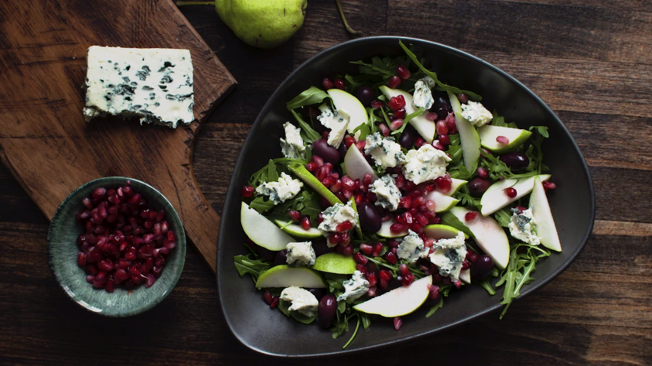 Sommerliches Foodpairing-Rezept: Obstsalat mit Saint Agur Blauschimmelkäse - perfekt für warme Sommertage