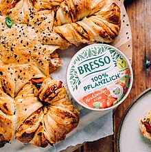 Tolle vegane Brotblume bestehend aus Mehl, Wasser, Hefe und pflanzlichen Ölen. Verfeinert mit unserem BRESSO 100% PFLANZLICH