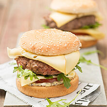 Mediterraner Rucola Burger mit himmlischer Honig-Mayonnaise