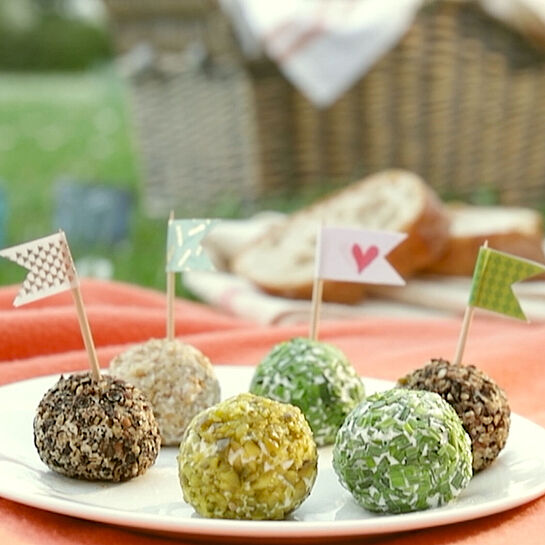 Chavroux-Frischkäsebällchen für das Sommer-Picknick.