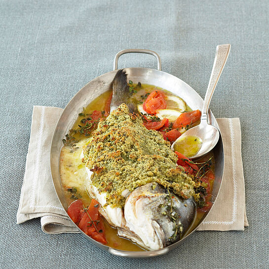 Gefüllte Dorade mit Kräuterkruste - leckere Rezeptidee