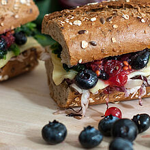 Rezept für Baguette mit Käse und Beeren