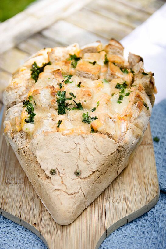 Rezept Käseigel-Zupfbrot mit frischen Kräutern 