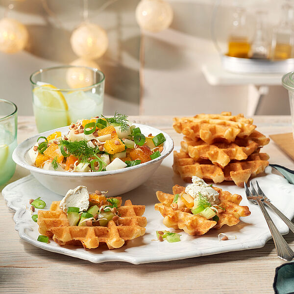 Rezept für Käsewaffeln mit Salat-Topping