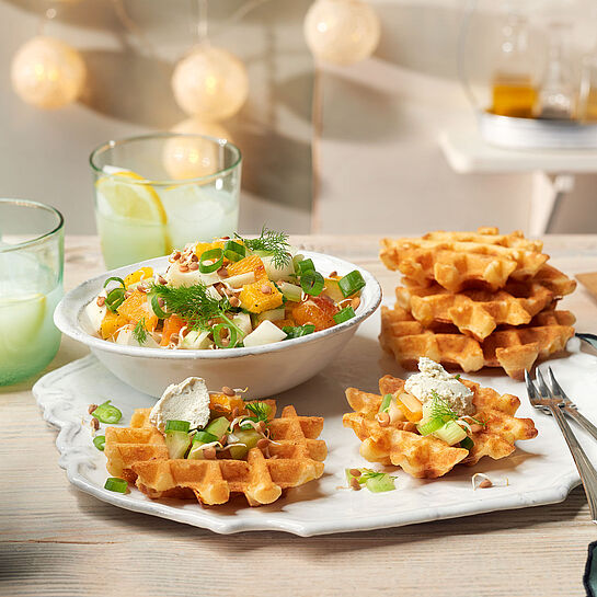 Rezept für Käsewaffeln mit Salat-Topping