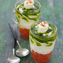 Dieser französische Aperitif kombiniert raffiniert Rucola-Pesto, Gemüse und Käse