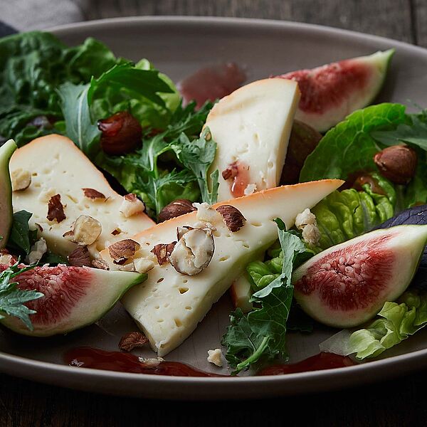 Herbstsalat mit Chaumes und Feigen - immer ein Genuss