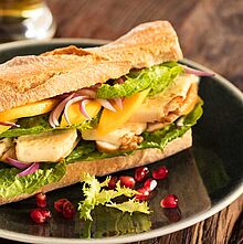 Baguette mit Rambol, Hühnerfilet und Mango