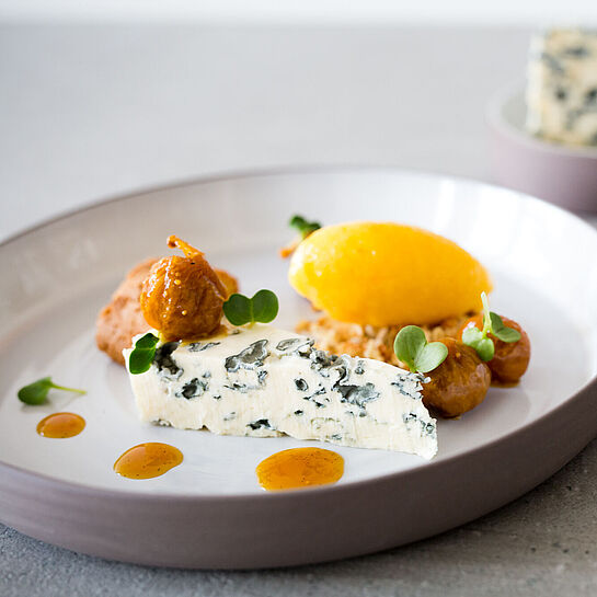 Rezept Saint Agur Blauschimmelkäse mit fruchtigem Mangosorbet und Gewürzfeigen