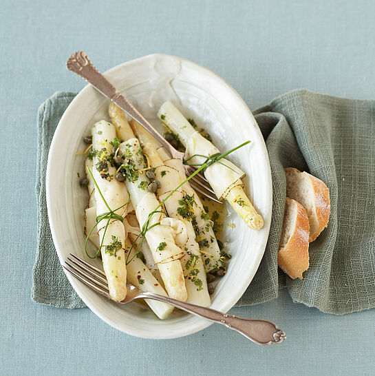 Marinierter Spargel in Kerbelvinaigrette - genussvoll kochen