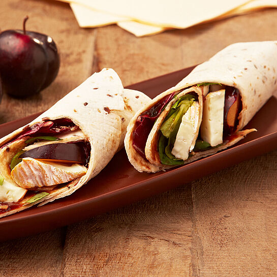 Fruchtiger Wrap mit Pflaumen, Radicchio und Saint Albray