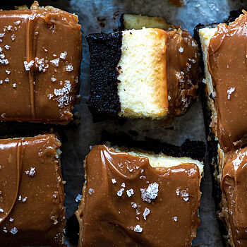 Cheesecake-Brownies mit Dulce de Leche