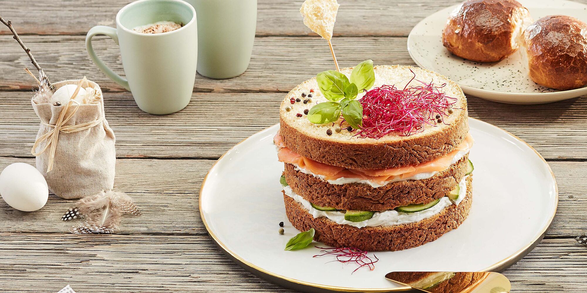 Herzhafte Käsetorte mit Lachs