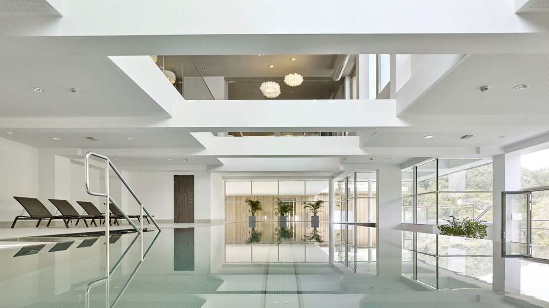 Géramont X Steigenberger Hotelgewinnspiel Indoorpool Géramont X Steigenberger Hotelgewinnspiel Indoorpool